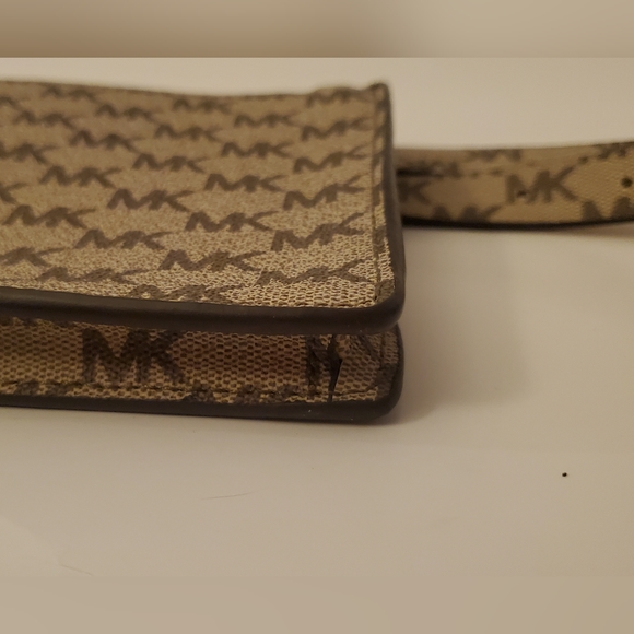 MICHAEL KORS Monogram Belt Bag/Fanny Pack - Picture 8 of 9
